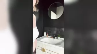 Naughty College Girl Leaks In The Sink