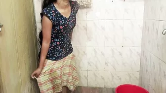 Desi Indian Couple In Bathroom Early Morning Sex Before Office Work