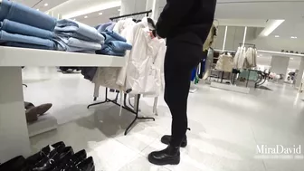 Risky Blowjob In Dressing Room