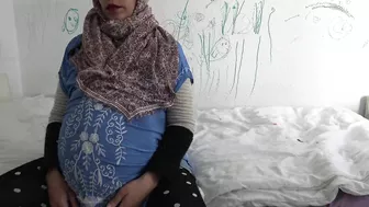 Pregnant Syrian Refugee Fucks In German Brothel