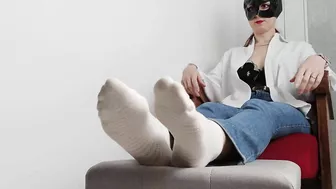 Foot Fetish - Bunny Removes Her Socks And Shows Her Pretty Soles To The Camera