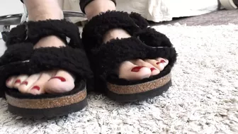 Toe Fetish - Toes Wiggling Black Fur Slippers Part 11