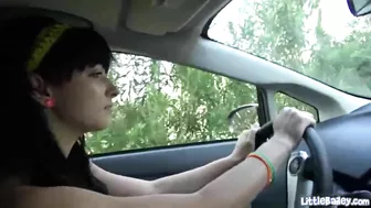 Teen Toys Her Tight Cunt In A Car