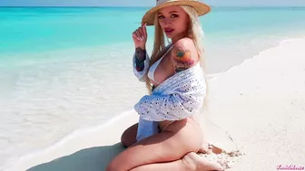 Catch Wet Pussy On The Beach Wearing Micro Bikini - Leah Meow