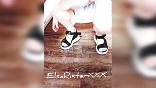 My Big Walks Without Lingerie At The Shoe Store. Elsarixter