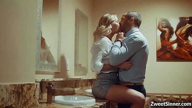 Jessa Rhodes Roughly Fucks Secret Lover In Bar Bathroom