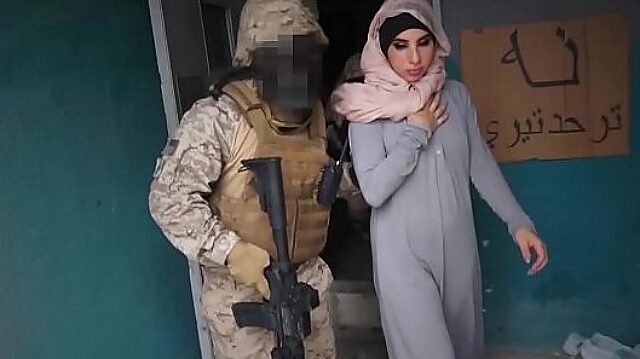 Arab Hooker Pleases American Soldiers In Warzone With Her Big Booty