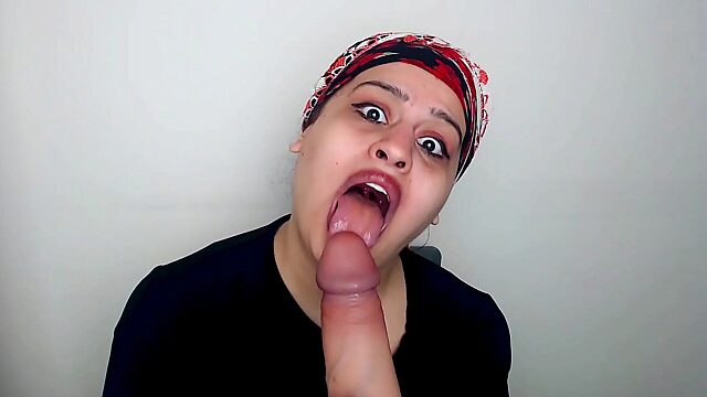 Indian Slut Takes A Huge Cock And Shows Off Her Incredible Tongue