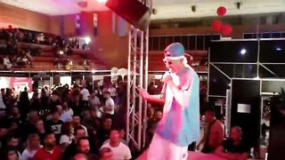 Cantante De Hip Hop Follandose A La Bailarina