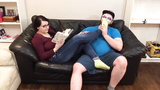 24Yo Teen Kiora Gives Her Roommate A Blowjob & Footjob