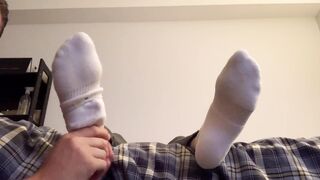 College Girl From Tinder Gives Me A Footjob And Let's Me Film It