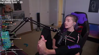 Twitch Streamer Lurn Shows Off Feet