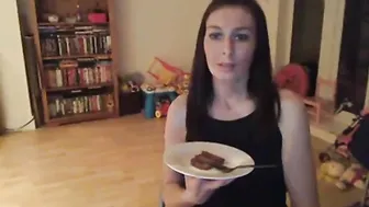 British Amateur Enjoys Some Cum On Her Chocolate Cake