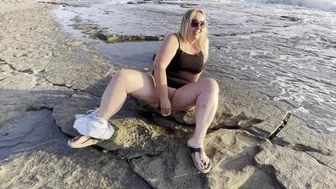 Public Beach Exhibicionist Wife Masturbation - Squirting Orgasms