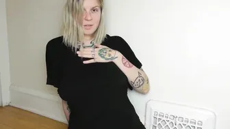 Hot Tattooed Slut Fucks Her Pussy And Ass At The Same Time