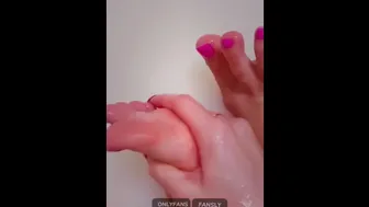 My Pussy Inside Is Absorbing This White Liquid, And My Feet Are Enjoying My Massage.watch And Finish