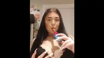 Sexy College Girl Doing The Suck It With A Hairbrush