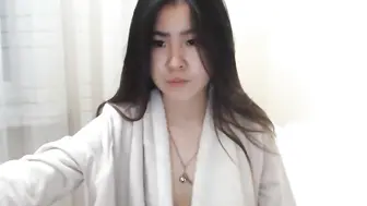 Sexy Korean Girl Squirts On Cam