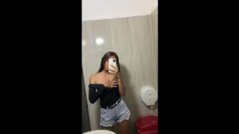 Mi Novia Me Manda Video En El Baño De Una Discoteca