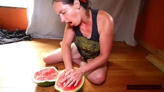 Solo Pussy-Loving Milf Licks, Fists, Squirts On Watermelon; Eats Squirt; Messy