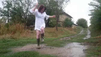 Sexy Milf Jodie_B_Haive Dances Outside In The Mud