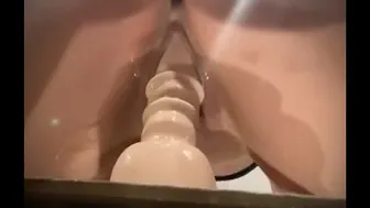 Creamy Dildo Ride For This Bubble Booty Beauty