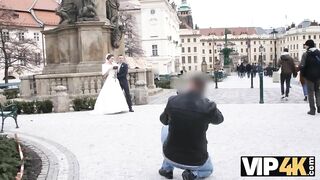 Vip4K. Beauté En Robe De Mariée Suce Une Bite D'étrangers Et Se Fait Baiser