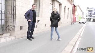 Hunt4K. Chick Rompt Avec Bf Et Se Fait Baiser Par Un Riche Étranger