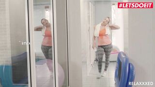 Relaxxxed - Victoria Summers Goes To The Gym To Fuck Hot Guys - Letsdoeit