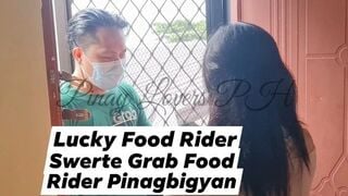 Pinay Nagpa Kantot Sa Grab Food Rider Habang Naliligo Ang Asawa! Iyotan Viral 2022