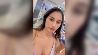 Chica Colombiana De 23 Años Se Masturba En El Centro Comercial De Colombia