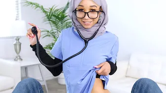 Arab Teen Doctor Helps With Knee Injury