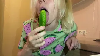 The Cutie Is Playing With A Cucumber. Completely Thrusts A Cucumber Into Her Pussy And Mouth