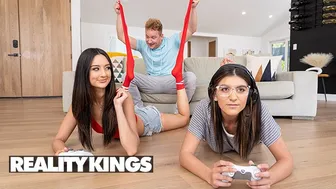 Naughty Eliza Ibarra Offers Van Her Juicy Pussy While His Girlfriend Plays Her Game