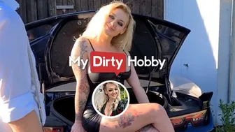 Tattooed Babe Valery_Venom Gathers Some Fans To Fuck Her All Together In Public