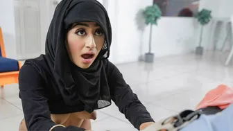 Hot Muslim Babe Binky Beaz Bangs Her Sneaky Neighbour To Keep Her Naughty Secret