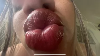 Standard Ver Kiss From Giantess Big Lips