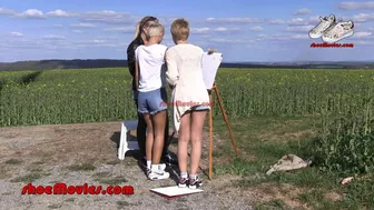 Three Girls In Nike Air Max Painting Insects (0068N)