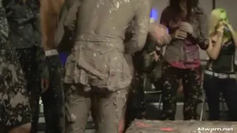 Miss Skinnys Mud Dive