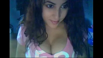 Amie 20 Showing Her Pretty Big Tits On Cam. •