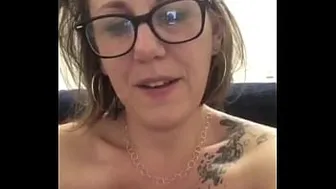 Hot Amateur Crown Masturbating Thinking No One Will Watch