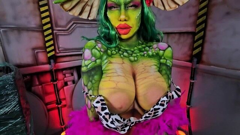 Little Puck, The Kinky Milf, Loves To Play With You In This Erotic Horror Cosplay With Greta Gremlin