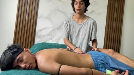 Julianapalvin's Stepsister Gives The Best Massage Ever With His Huge Cock